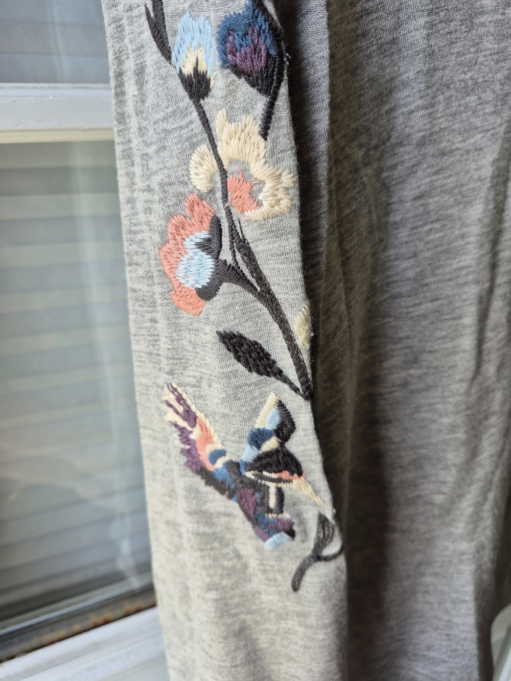 Liquidx Women's Gray Embroidered Long-Sleeve Top - Picture 4 of 6